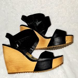 Madden Girl Wedges